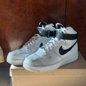 Nike Air Force 1s High ‘07